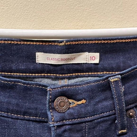 Levi Women's Dark Wash Boot Cut Jeans, Size 10, Pre-owned - Picture 4 of 5